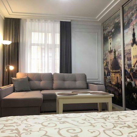 Lux Apartment Ruska リヴィウ エクステリア 写真
