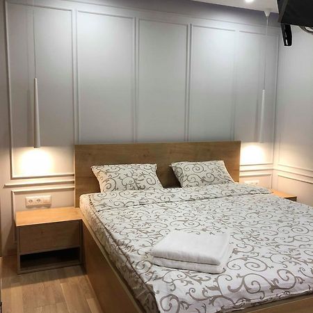 Lux Apartment Ruska リヴィウ エクステリア 写真