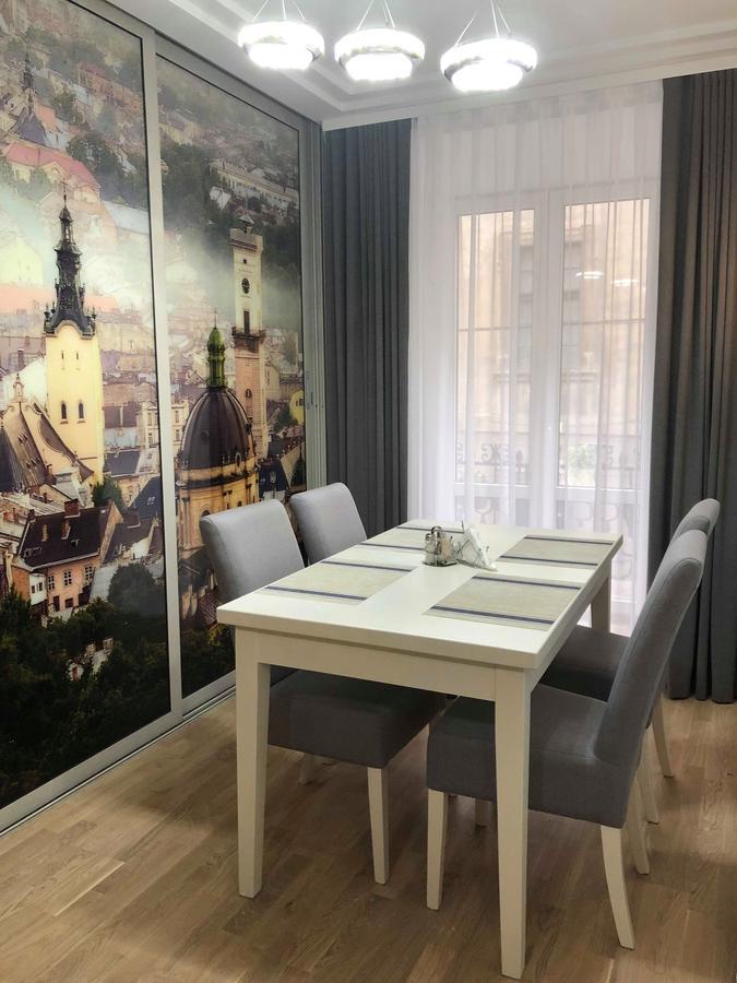 Lux Apartment Ruska リヴィウ エクステリア 写真