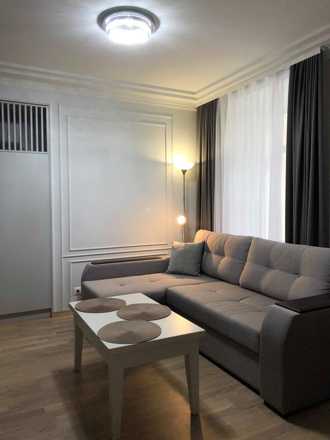 Lux Apartment Ruska リヴィウ エクステリア 写真