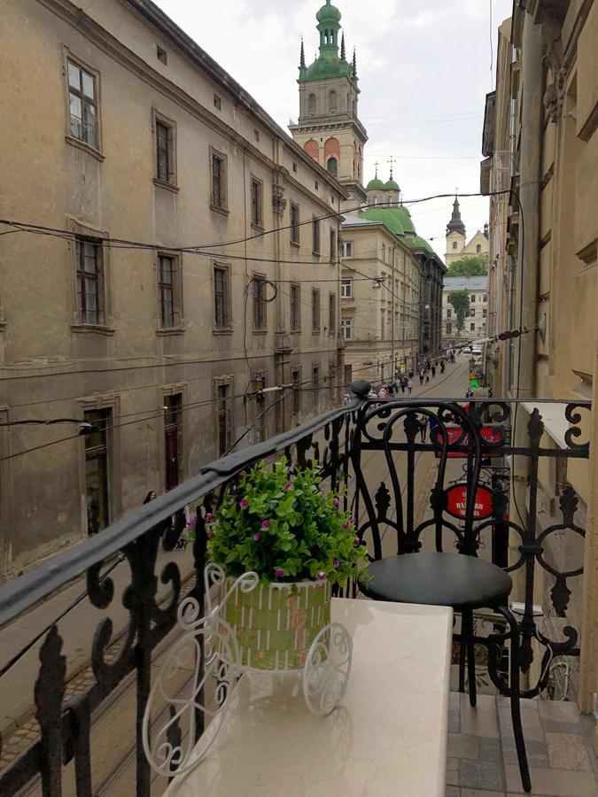 Lux Apartment Ruska リヴィウ エクステリア 写真